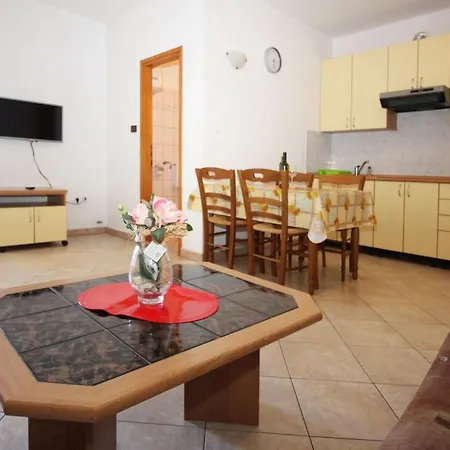 In Mit Eigenem Balkon By Interhome *