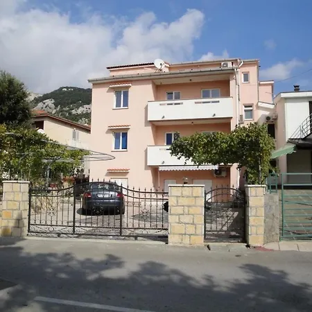 In Mit Eigenem Balkon By Interhome